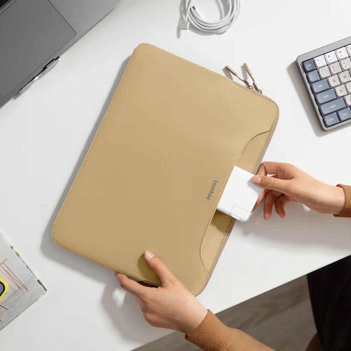 Tomtoc TheHer-A21 Dual-colorLaptop Handbag 13.5" - XtraSure | Apple Authorized Reseller in Myanmar